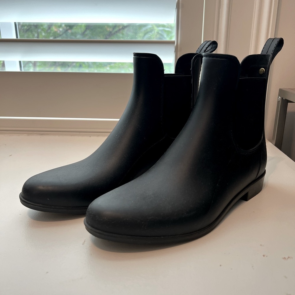 Sam Edelman black ankle water resistant booties